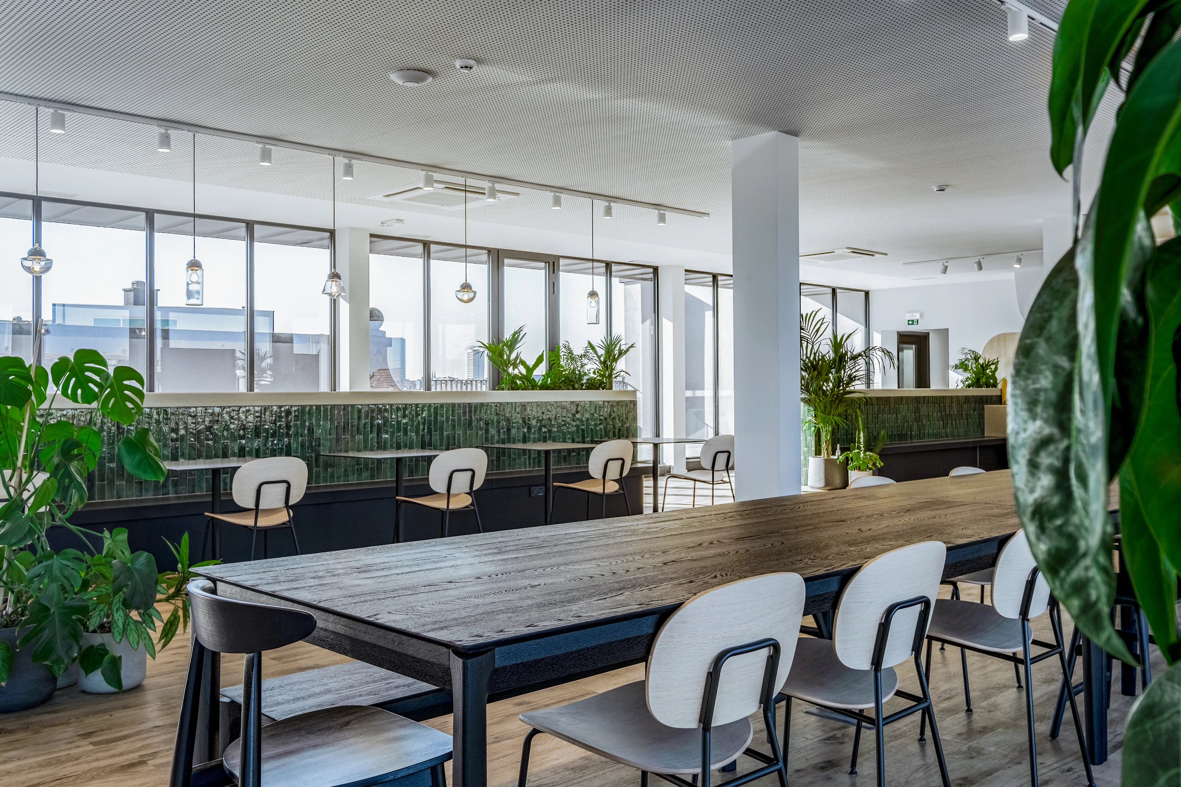 Eettafel nieuw kantoor